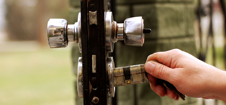 front door latch repair Las Flores