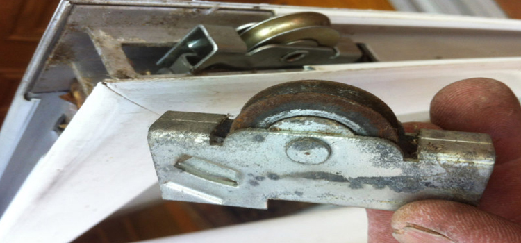 screen door roller repair in Las Flores