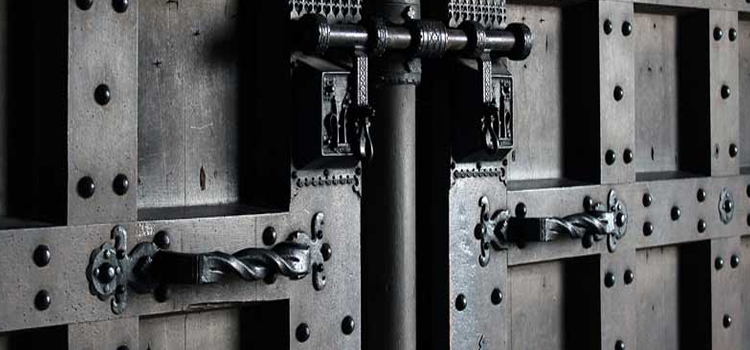 steel entry door repair in Las Flores
